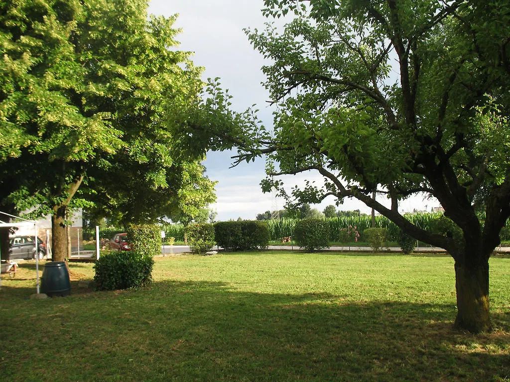 Residenza Villa Rosa Mantova 0*,  Italy